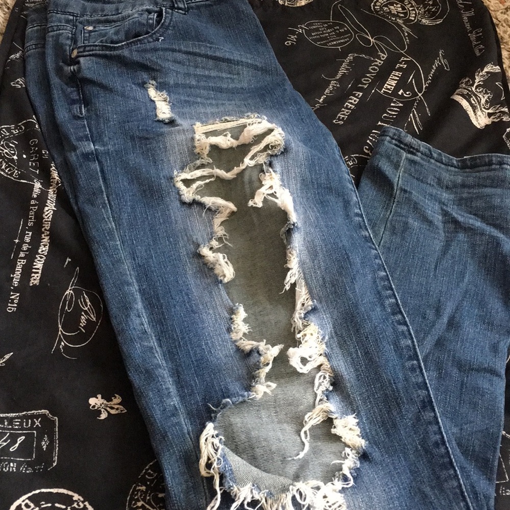 Distressed boyfriend jeans